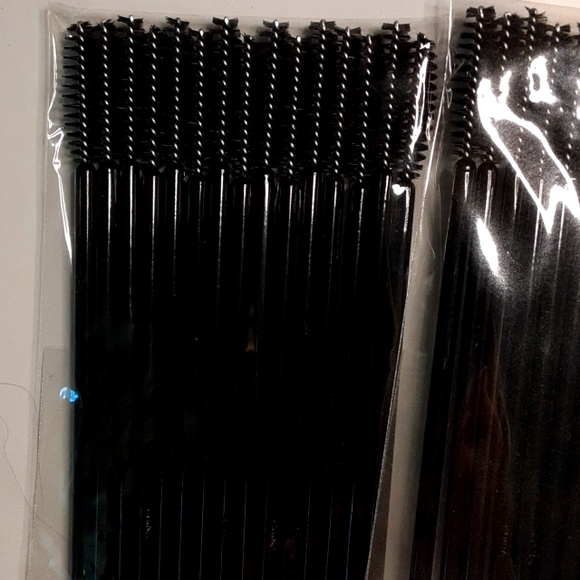 Lot bundle of 60 disposable mascara wands by Mary Kay - Picture 2 of 2